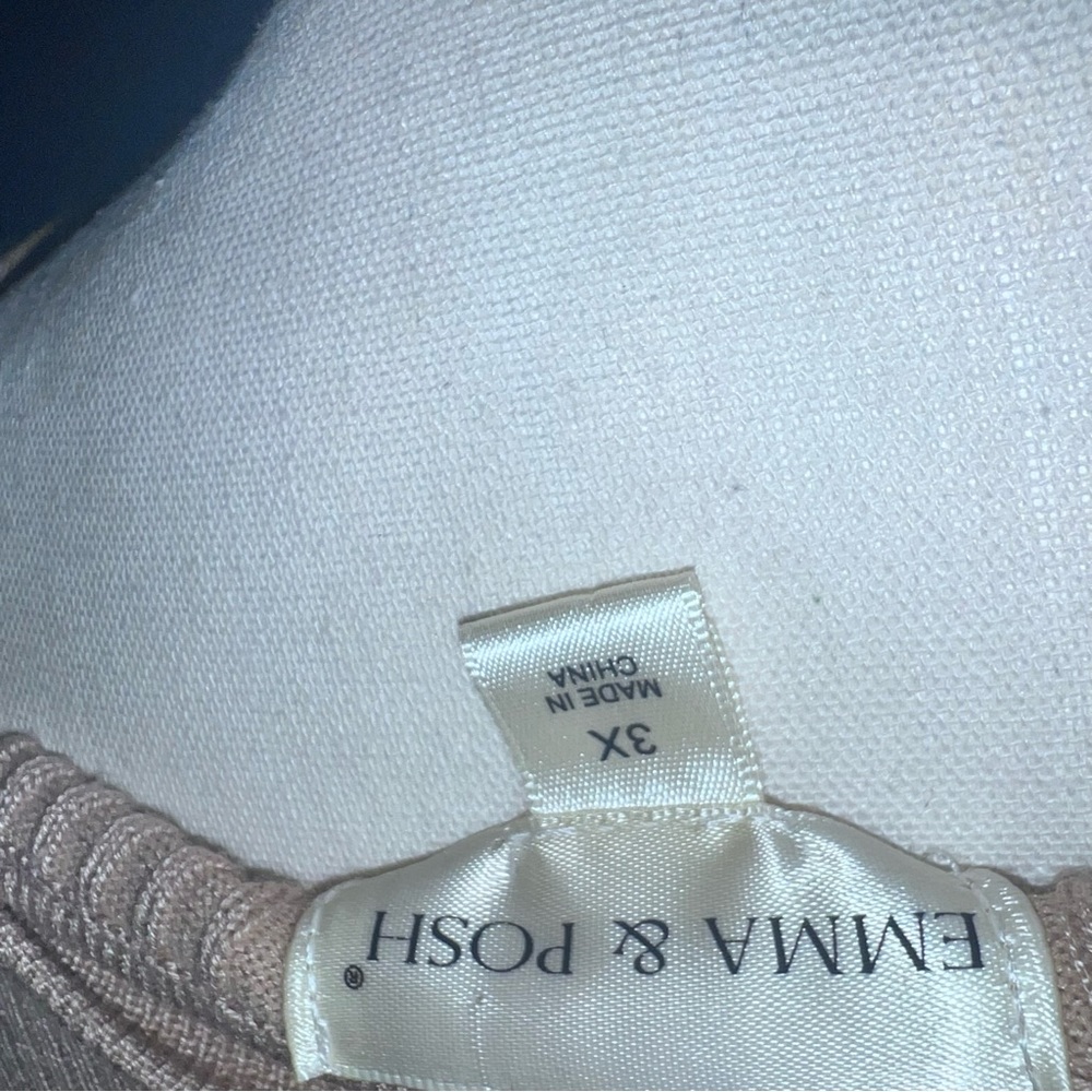 Form-Fitting Rib Knit Beige Button Down V Neck Lo… - image 7